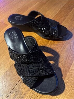 🐷 Naturalizer Black Rhinestone Wedge Slip On Sandals